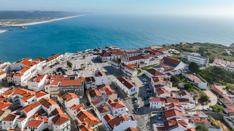 Un coup de feu du quartier de Sítio au-dessus de Nazaré, au Portugal,