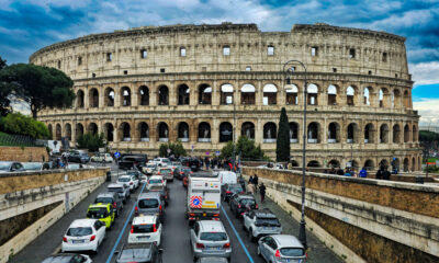 Le guide touristique de Rick Steves utilise cette brillante stratégie pour traverser les rues animées en Europe en toute sécurité