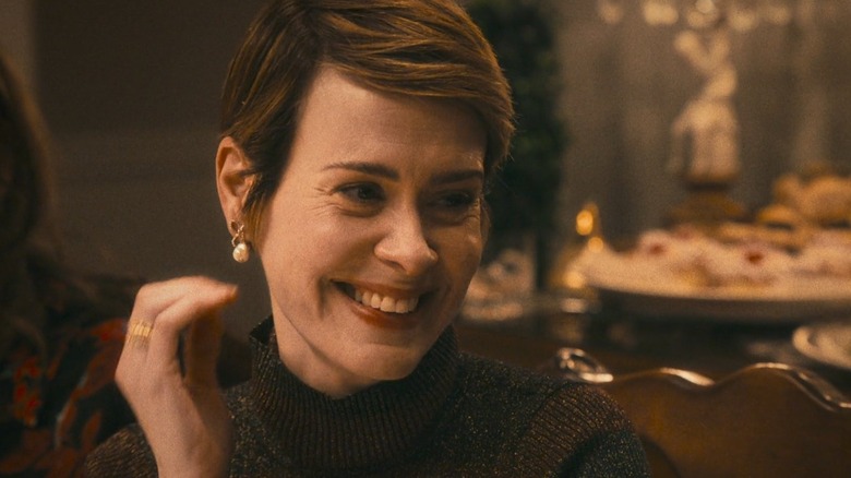 Michelle souriant au dîner de Noël sur l'ours