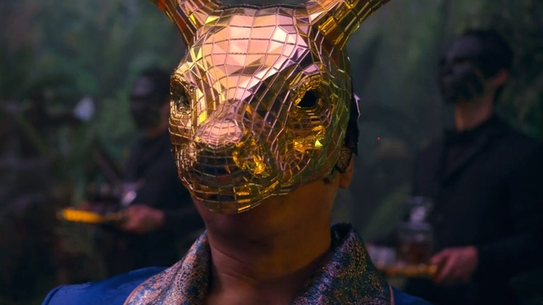 L'un des VIPS se prélassant dans la saison 1 de Squid Game