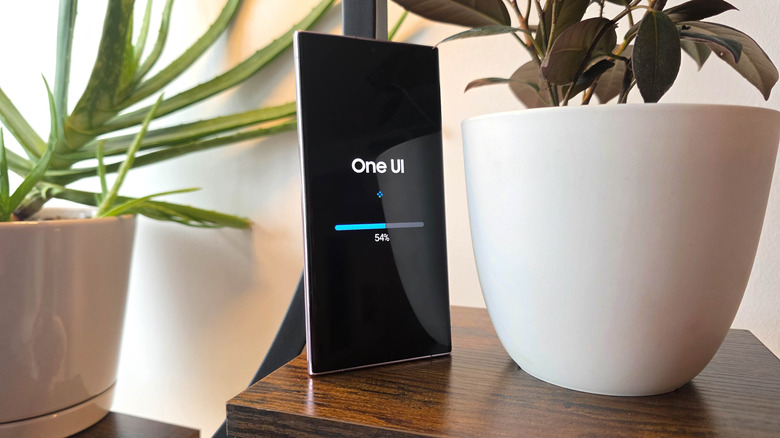 Samsung Galaxy S23 Ultra montre la barre de progression de la mise à jour des logiciels
