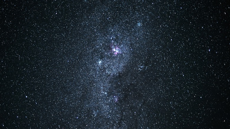 Ciel, nuit et galaxie des étoiles dans l'espace extérieur représentant le système solaire ou la constellation lueur pour l'espace interstellaire