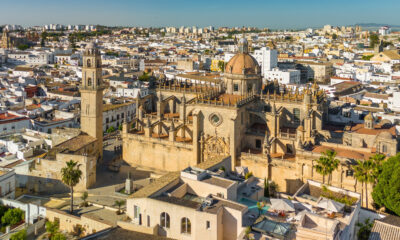Une ville dynamique et à l'ancienne du sud de l'Espagne fait partie de la région viticole du «triangle de sherry»