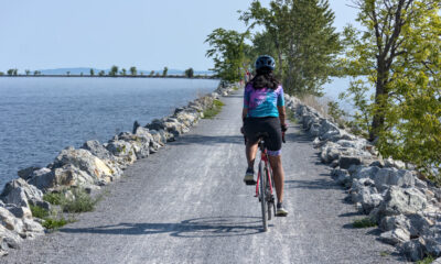 Un chemin de fer au bord du lac abandonné au Vermont est maintenant un beau sentier parfait pour les balades à vélo