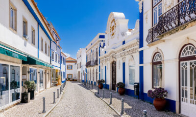 L'une des meilleures villes de surf d'Europe est un joyau historique au Portugal avec de magnifiques plages
