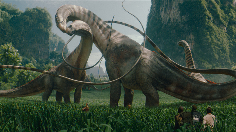 Un troupeau de Titanosaurus paisse dans une vallée dans Jurassic World Rebirth