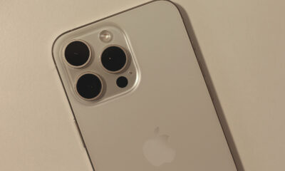 À quoi sert le petit trou à côté des lentilles de la caméra iPhone?