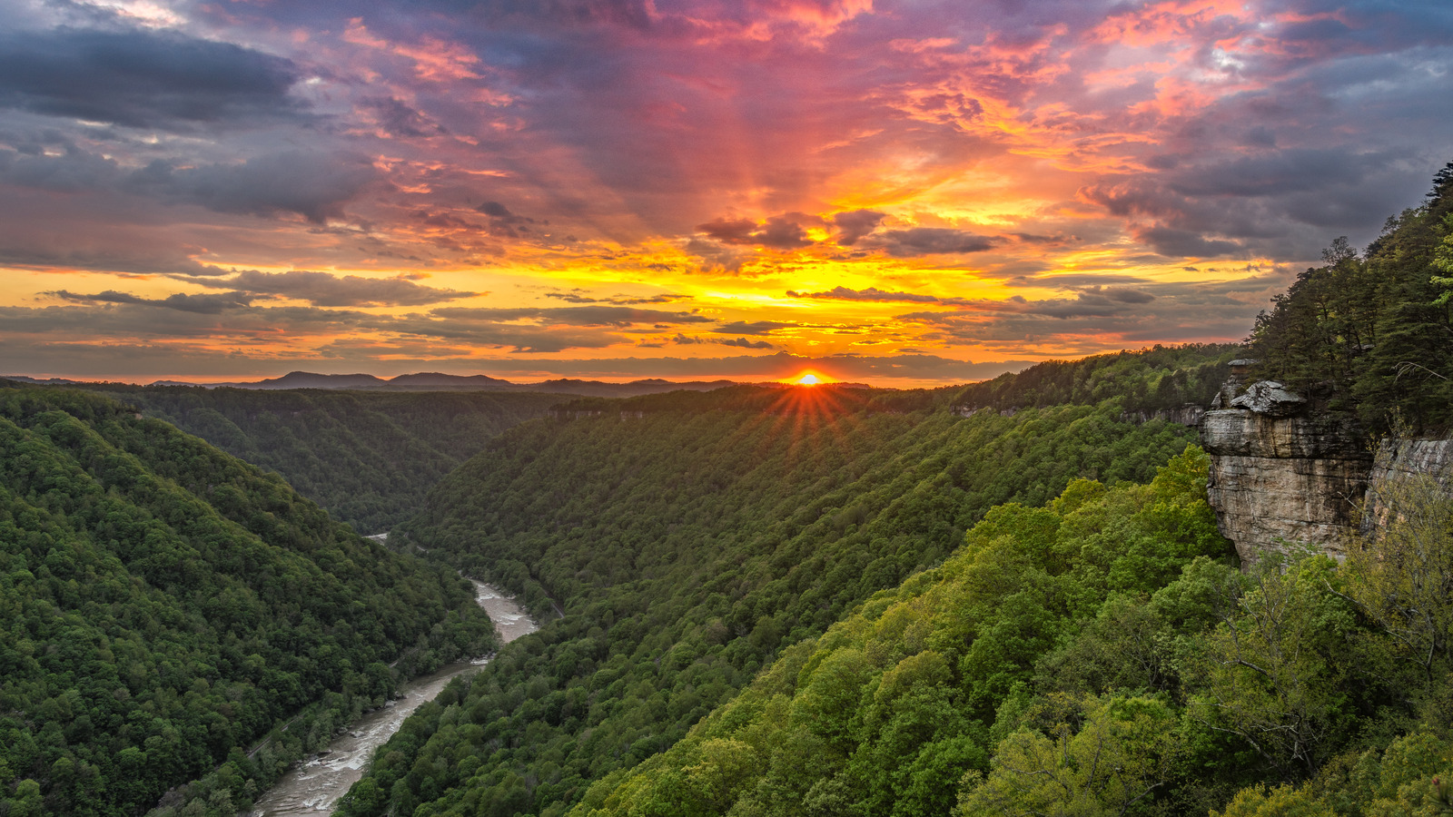 Le parc national de New River Gorge de Virginie-Occidentale est beaucoup plus dangereux que ce qui ne rencontre l'œil