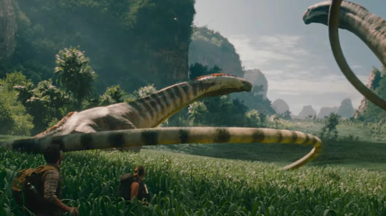 Zora et Loomis regardent de beaux dinos dans la renaissance du monde Jurassic