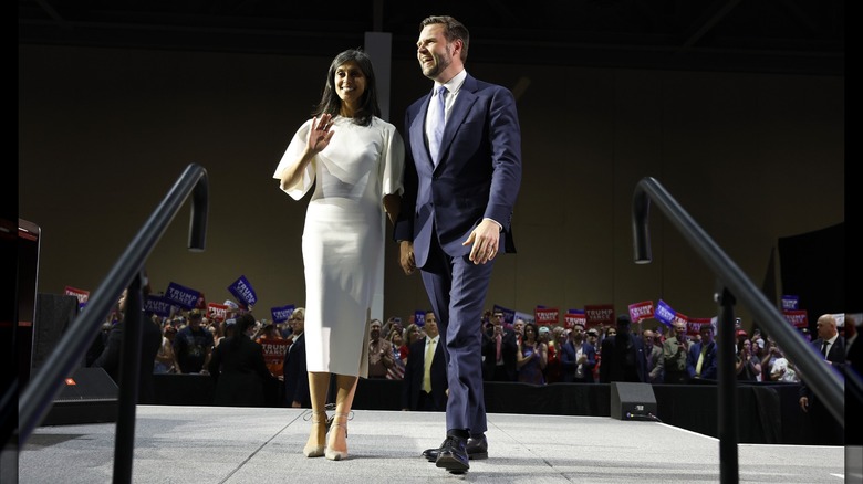 Usha Vance sur scène avec JD Vance