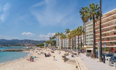 Situé entre Nice & Cannes est une superbe ville côtière en France avec un charme à l'ancienne