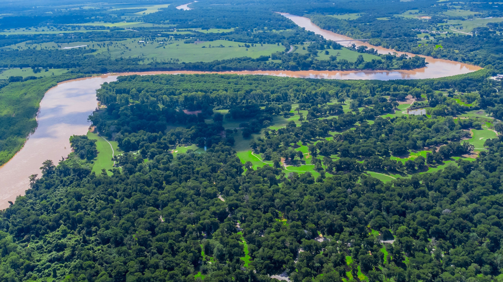 Un parc d'État du Texas moins connu propose un camping en bord de rivière calme à une heure à l'extérieur de Houston