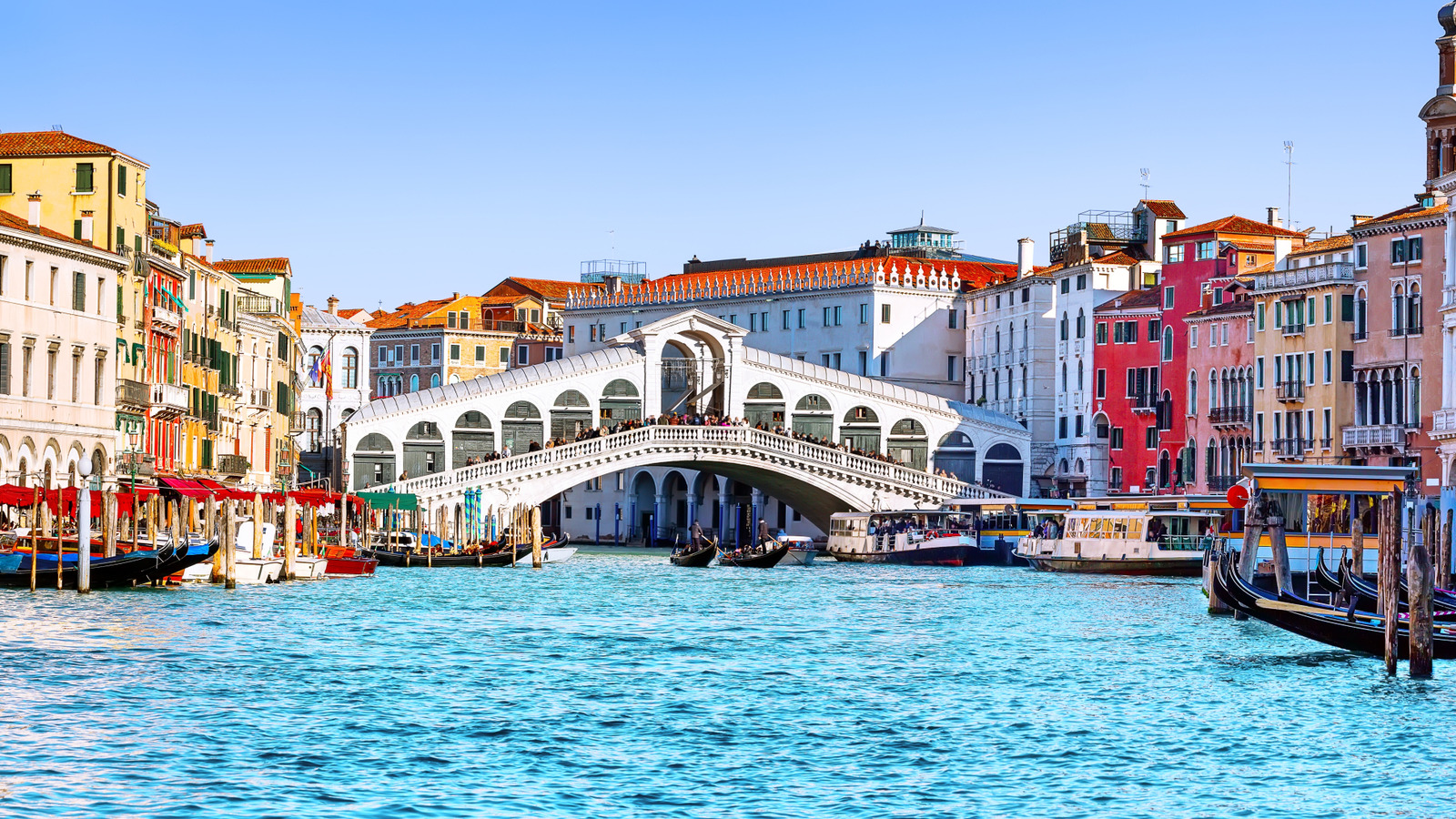 Une ville italienne historique Rick Steves appelle «Forever-Unique» est imprégné de romance et de charme