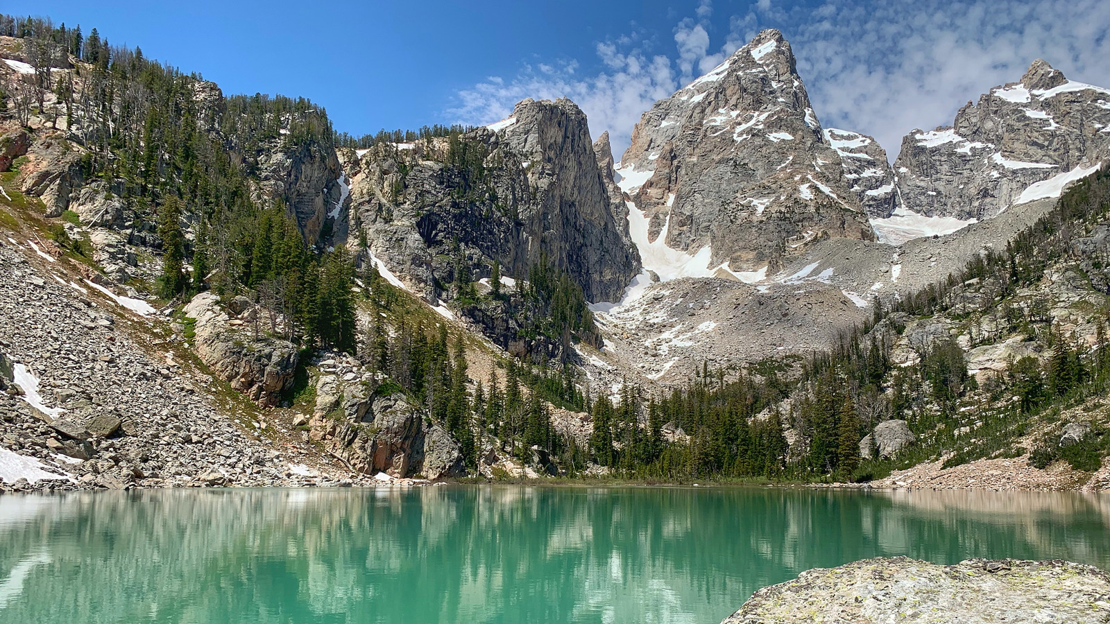 L'une des meilleures randonnées du parc national de Grand Teton mène à un incroyable lac turquoise