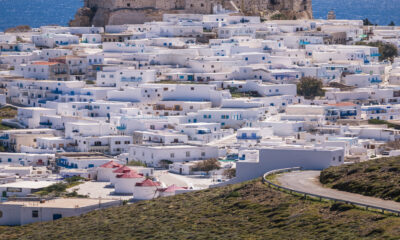 L'île en forme de papillon de la Grèce, en forme de papillon, offre un charme à l'ancienne sans la foule