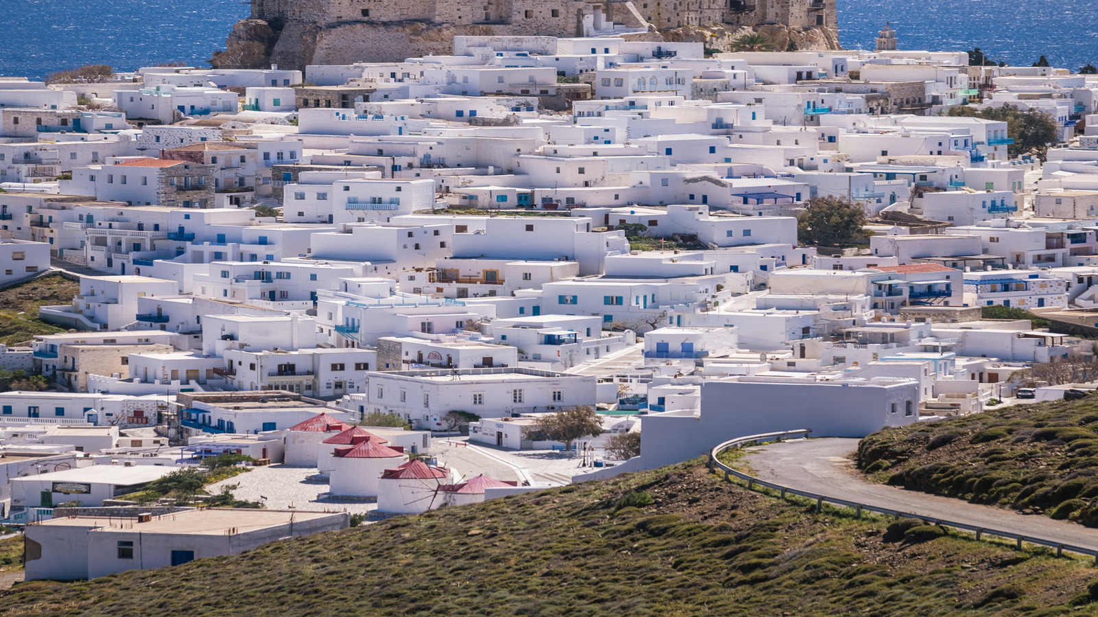 L'île en forme de papillon de la Grèce, en forme de papillon, offre un charme à l'ancienne sans la foule