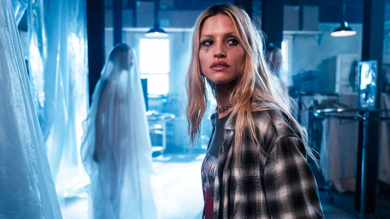 Tyler le podcasteur dans Shivers General Store Attic dans Je sais ce que tu as fait l'été dernier