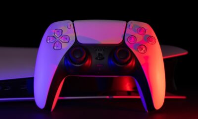 Pourquoi votre contrôleur PS5 clignote du bleu (et comment le réparer)