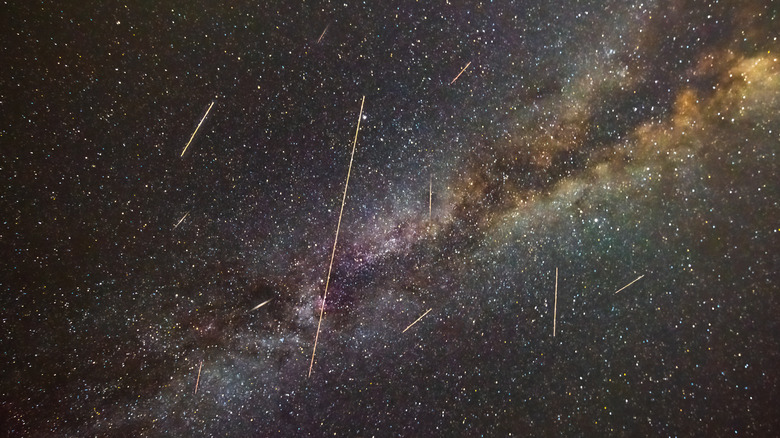 Météore perséide contre la voie laiteuse