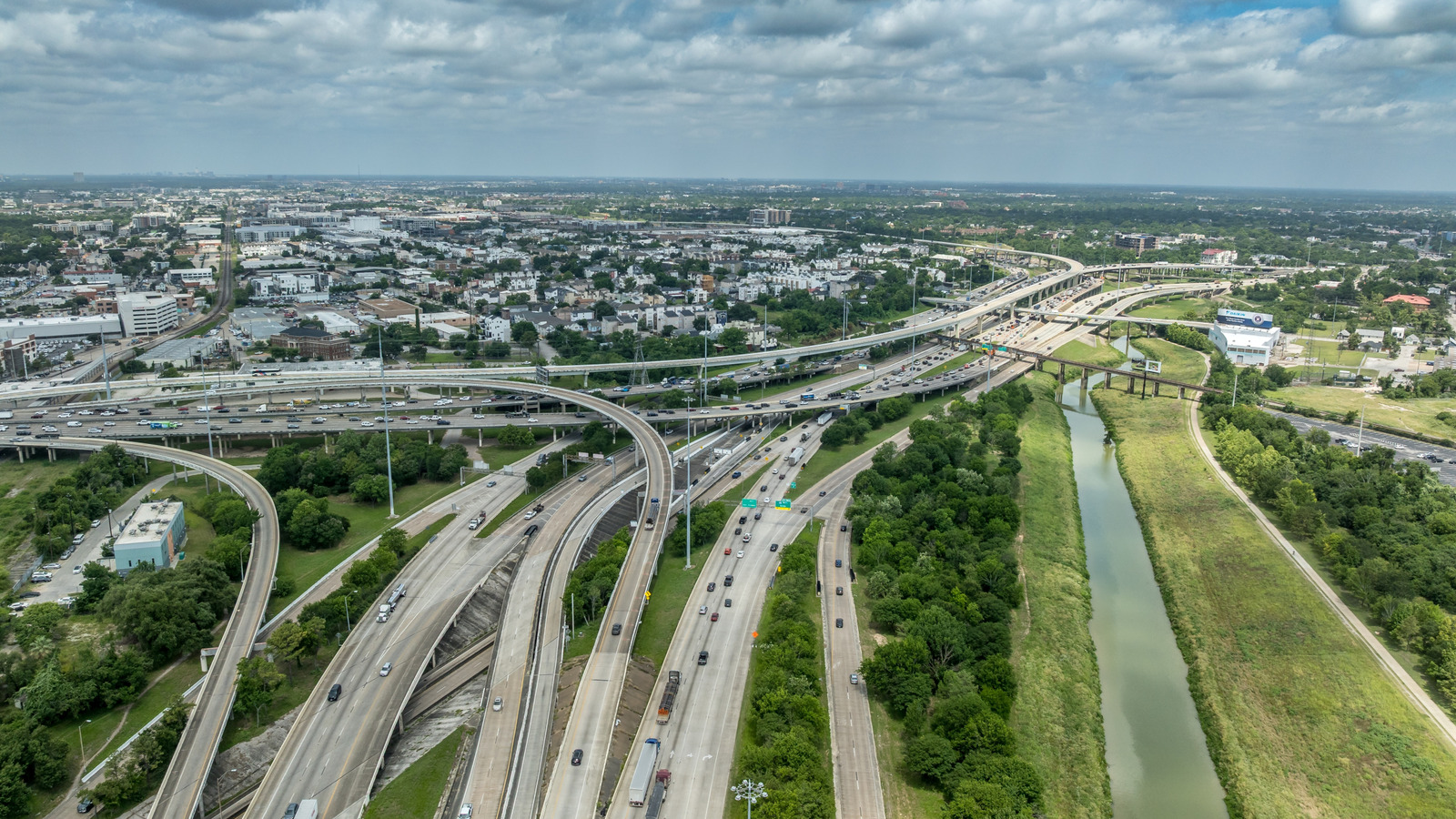 La `` Highway '' de Deadlire 'du Texas est l'une des routes les plus dangereuses d'Amérique pour un road trip
