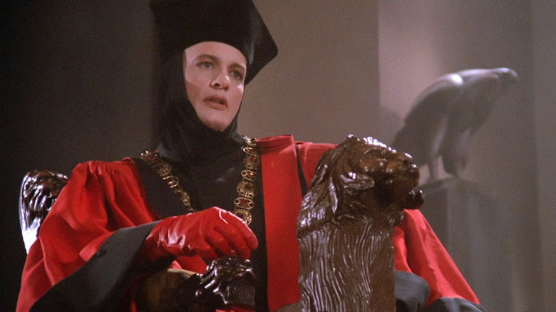 John de Lancie déguisé Regally comme Q sur Star Trek: The Next Generation