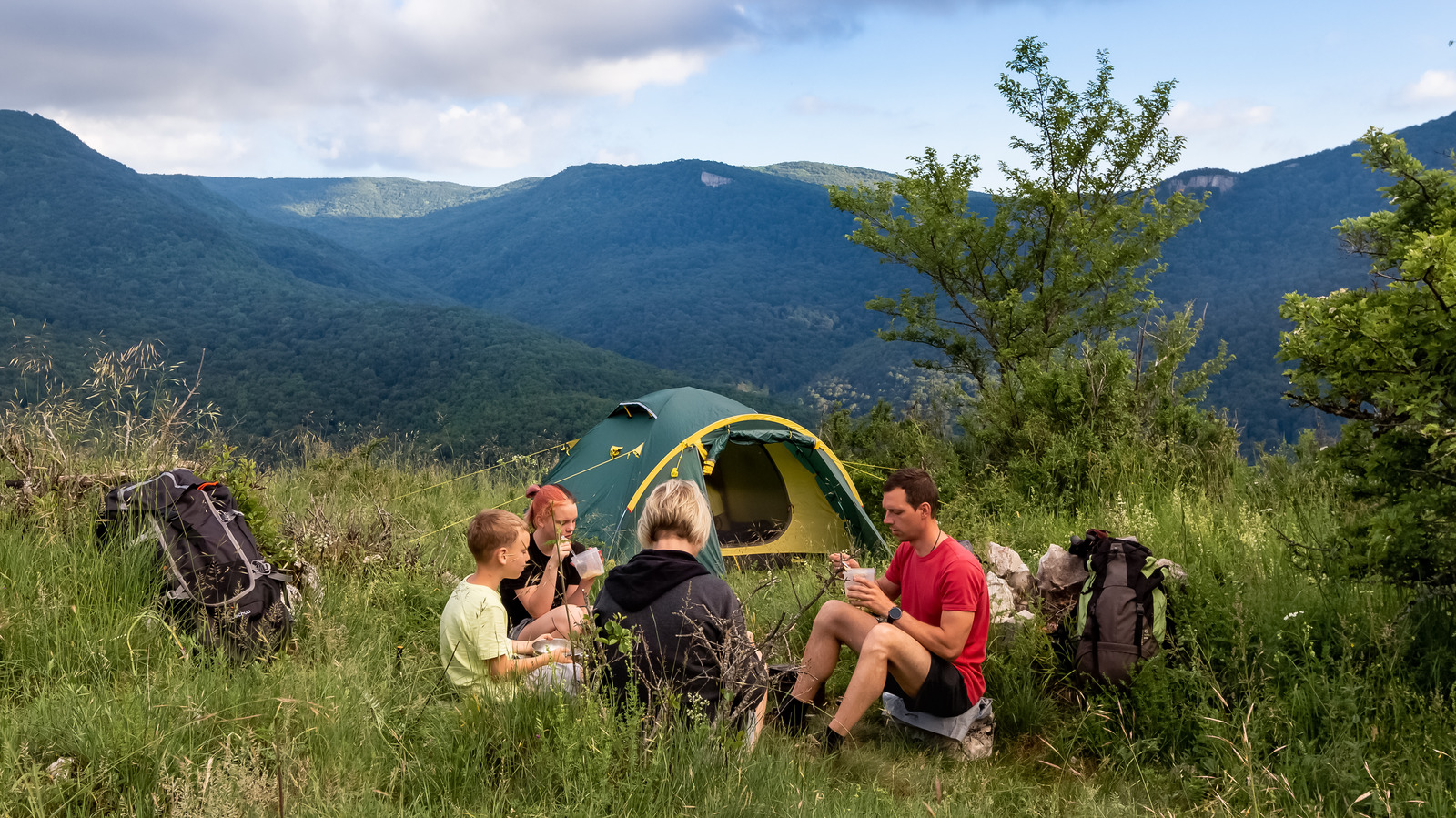 Cet équipement Costco convivial est idéal pour les campeurs qui détestent dormir sur le sol