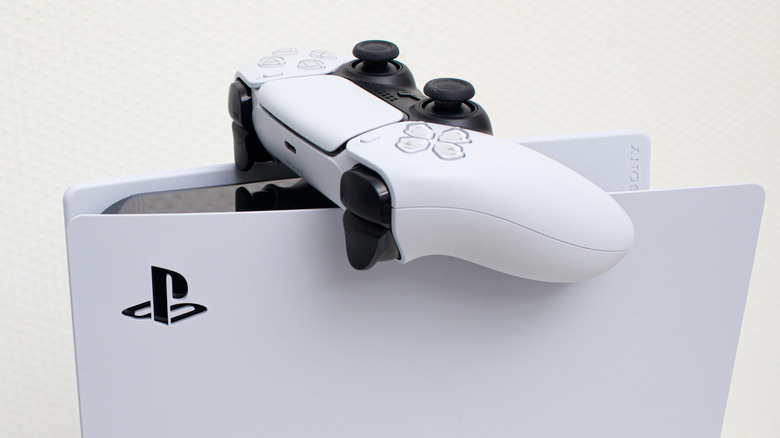 Contrôleur PS5 au-dessus de PS5