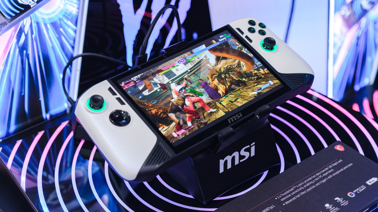Le dispositif de jeu portable de MSI - la griffe MSI - a présenté une exposition.