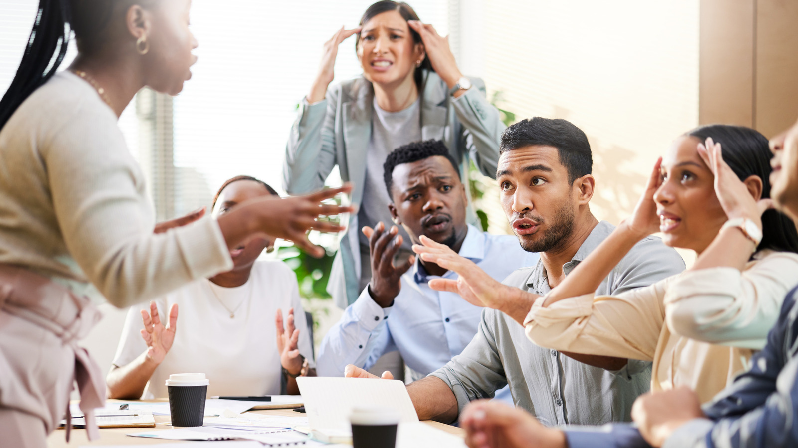 Ce que les touristes aux États-Unis remarquent comment les Américains se parlent et se font se faire un geste