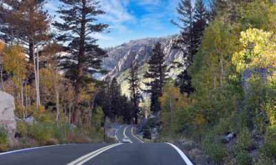 L'une des passerelles de Californie vers Yosemite est dans les contreforts des montagnes de la Sierra Nevada