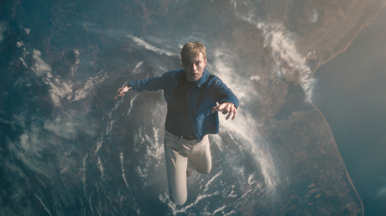 Johnny Storm tombant dans l'espace dans les quatre fantastiques: premiers pas