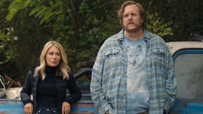 Agents Economos et Harcourt ont l'air ennuyés à Shazam: Fury of the Gods