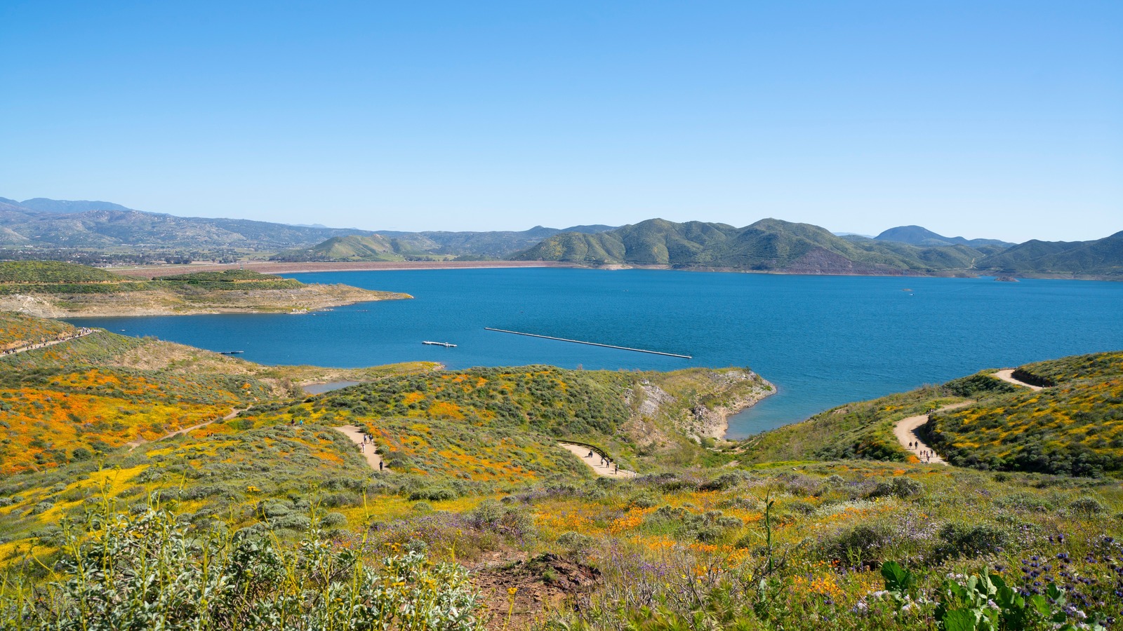 Le lac bien-aimé du sud de la Californie propose des kilomètres de littoral et de loisirs scéniques en plein air