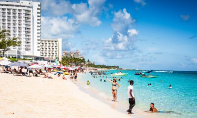 Le paradis problématique des Caraïbes est une plage à couper le souffle avec des secrets dangereux