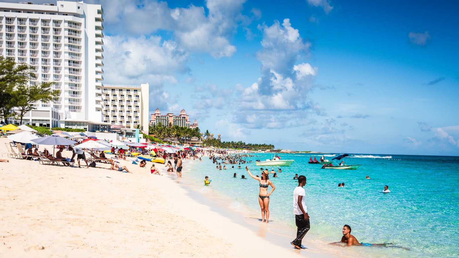 Le paradis problématique des Caraïbes est une plage à couper le souffle avec des secrets dangereux