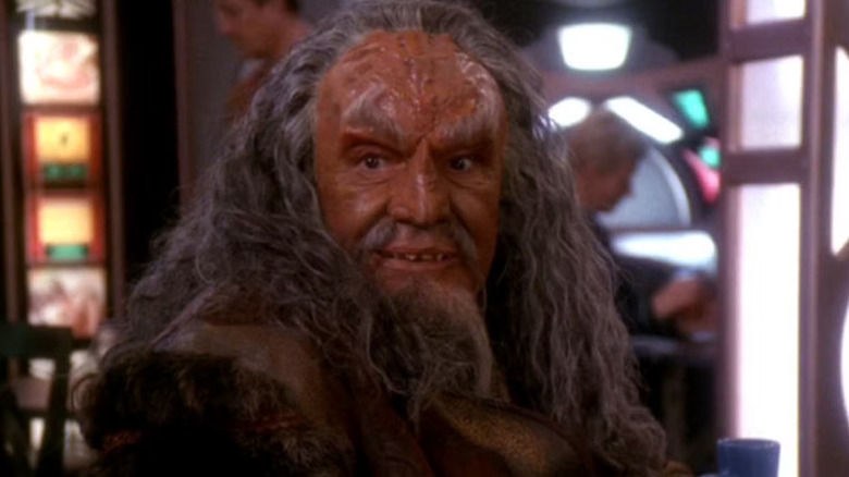 John Colicos comme Kor sur Star Trek: Deep Space Nine
