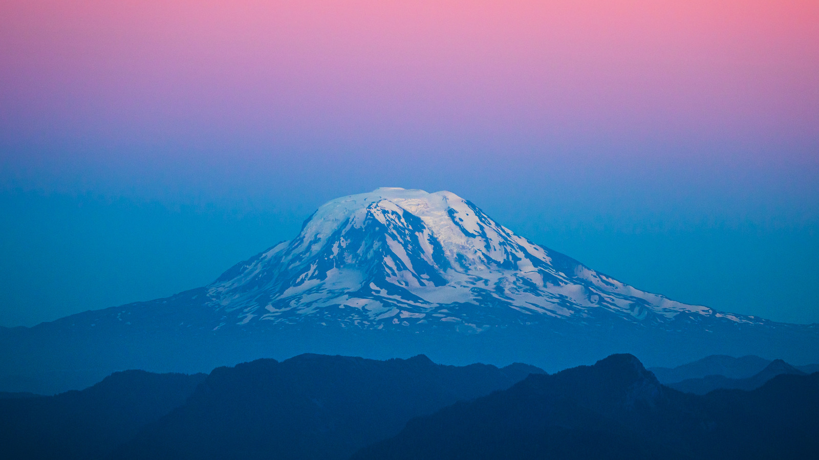 Une randonnée passionnante dans le parc national de Mount Rainier offre des vues dignes du randonnée dangereuse