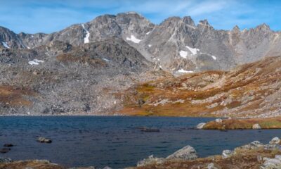 Une randonnée difficile mène au lac le plus élevé des États-Unis avec une vue imprenable sur alpine