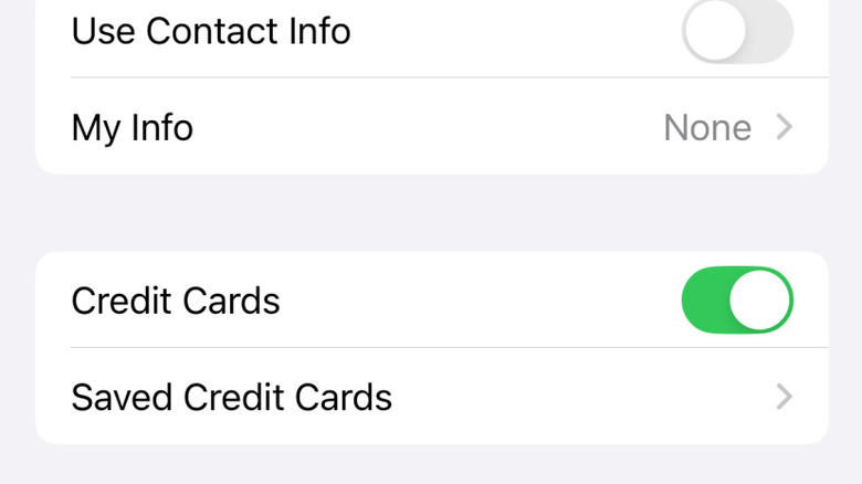 Shot d'écran affichant l'écran des cartes de crédit enregistrées sur iPhone