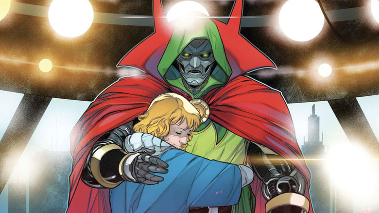 Docteur Doom portant le cap du docteur Strange et étreignant Valeria Richards