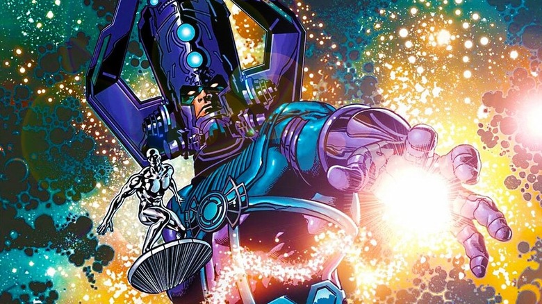 Galactus se profile sur le surfeur d'argent parmi les énergies cosmiques dans les pages de Marvel Comics