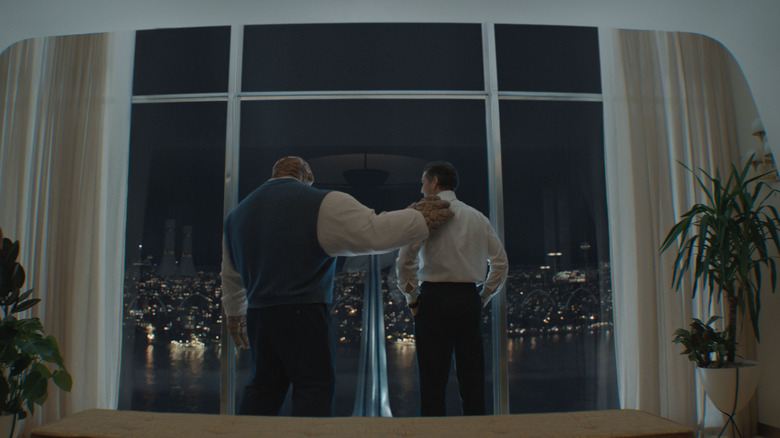 La chose tapotant Reed dans le dos dans les quatre fantastiques: premiers pas