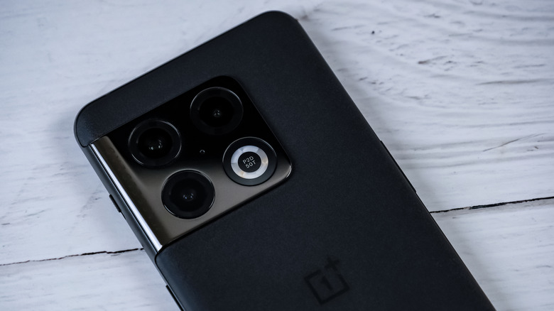 Vue partielle de l'arrière OnePlus 10 Pro