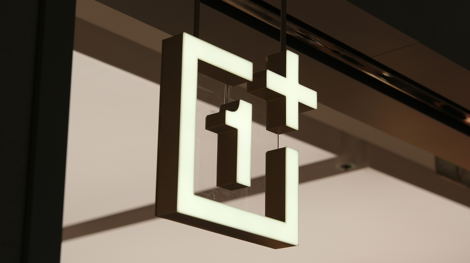 À qui appartient les téléphones OnePlus et où sont-ils fabriqués?