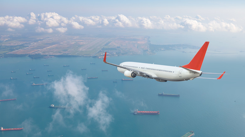 manœuvre d'avion vers l'aéroport