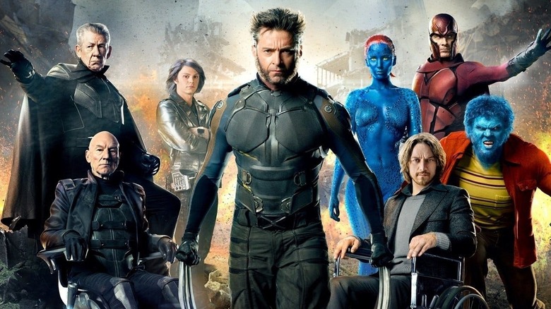 Hugh Jackman comme Wolverine, Ian McKellen comme Magneto, Patrick Stewart en tant que professeur X, Jennifer Lawrence en tant que Mystique, Michael Fassbender comme Magneto et Nicholas Hoult comme Beast dans une affiche pour X-Men: Days of Future passé passé passé passé