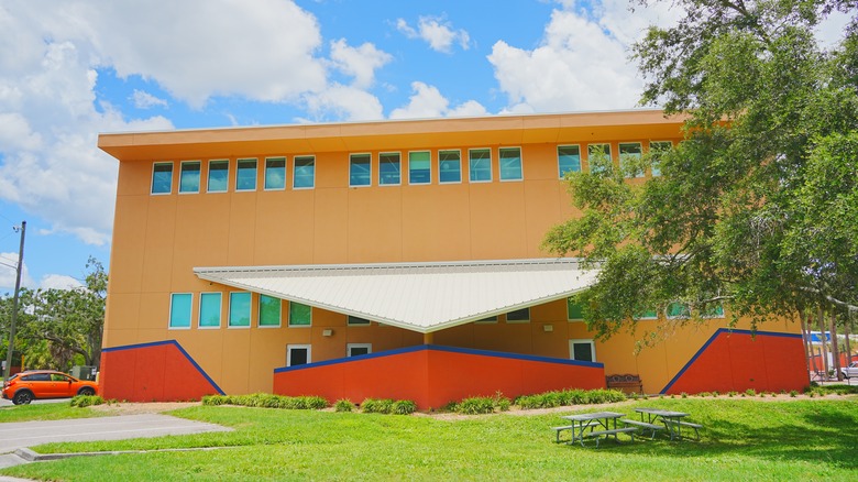 Tampa, FL, USA: 06 01 2025: Le paysage du Dunedin Fine Art Center