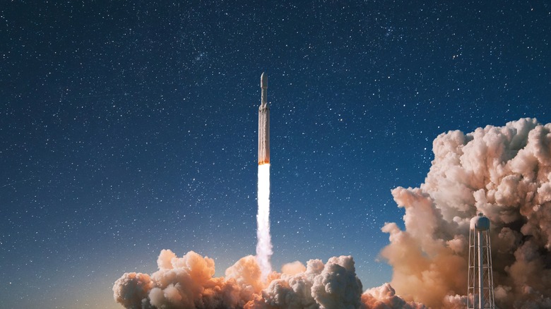 Lancement de fusée spatiale moderne