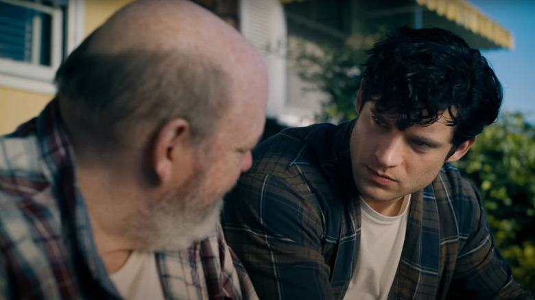 Clark et Pa Kent ont un cœur à cœur à Superman