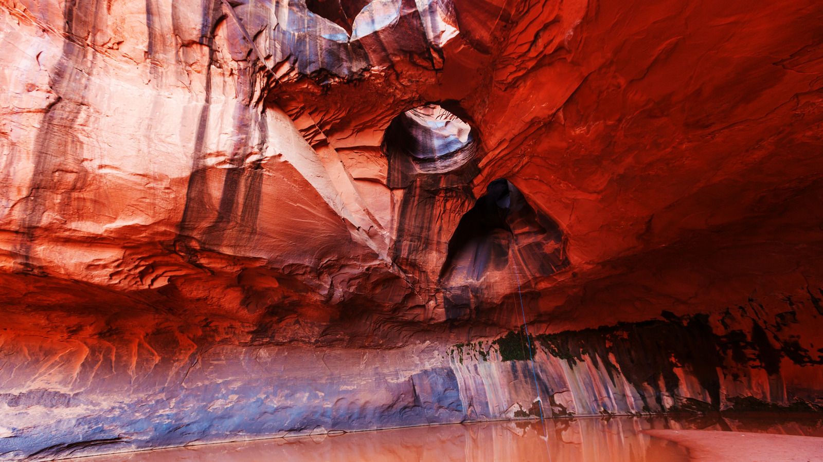Un paysage emblématique et impressionnant dans l'Utah est idéal pour une aventure de randonnée ou de sac à dos